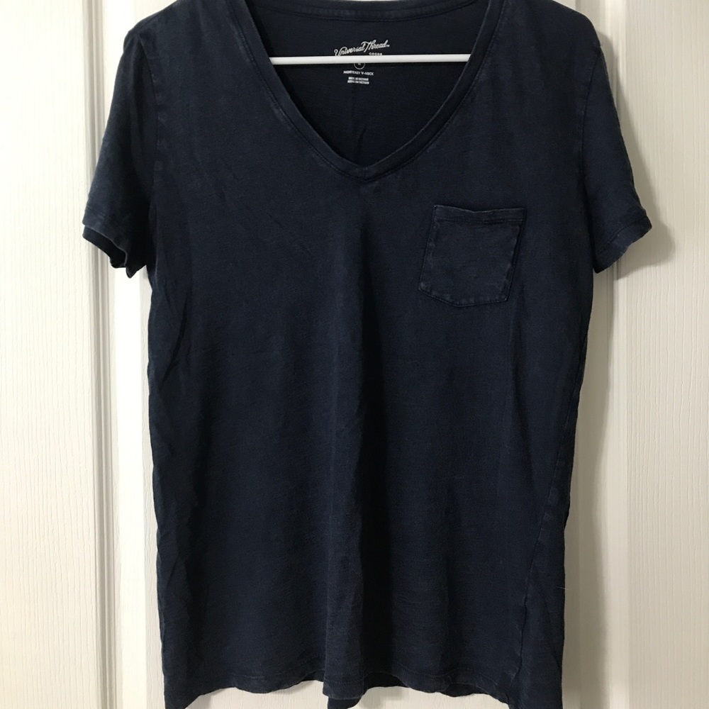 Universal thread T-shirt
